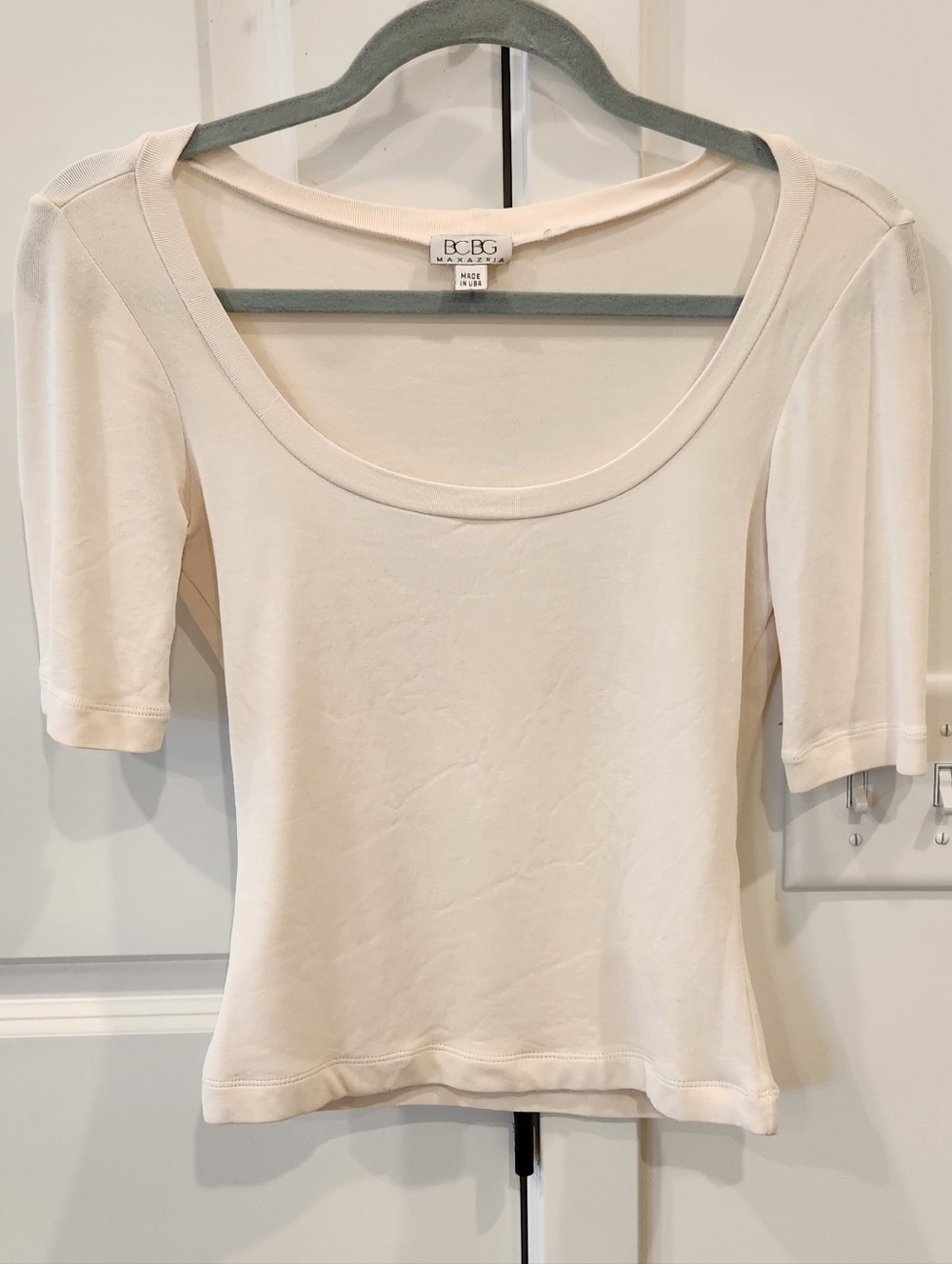 BCBGMaxAzria Cream Scoop Neck Short Sleeve Tee